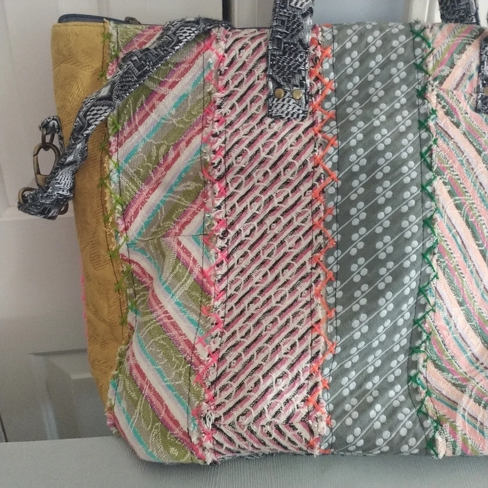 Demdaco Your Journey Multi ColorWeekender Bag Tote - Picture 3 of 14